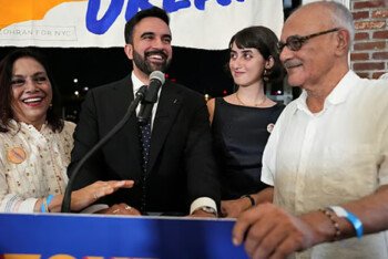 নিউইয়র্কের মেয়র নির্বাচনের প্রাইমারীতে জোহরান মামদানির চমক