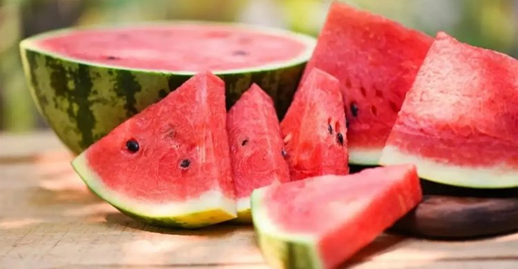 খাবারের আগে না পরে- কখন তরমুজ খাওয়া উপকারী?