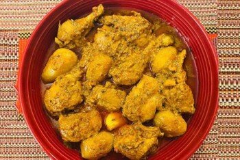 বাটা মসলায় আলু দিয়ে মুরগির মাংস