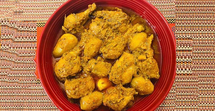 বাটা মসলায় আলু দিয়ে মুরগির মাংস
