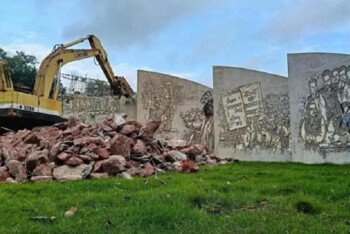 ভেঙে ফেলা হলো ‘মৃত্যুঞ্জয়ী প্রাঙ্গণ’, হবে জুলাই স্মরণে ‘গণমিনার’