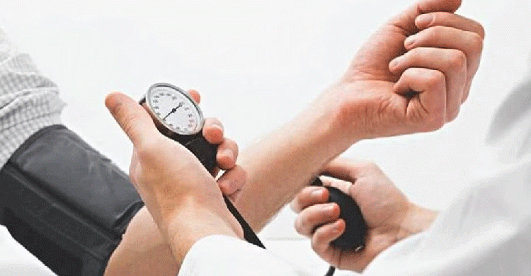 উচ্চ রক্তচাপ কমাতে প্রতিদিন খাদ্য তালিকায় রাখবেন যে খাবার