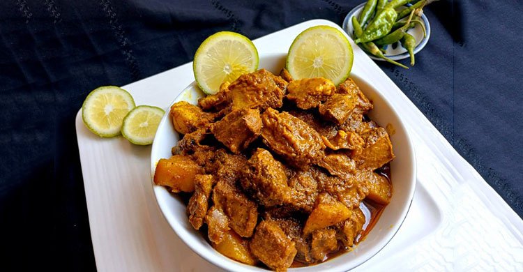 বাটা মসলায় ঝাল–মিষ্টি গরুর মাংসের সঙ্গে কলিজা কষা