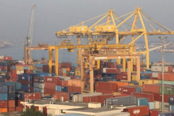 বাড়তি শুল্কের খরচ ভাগ করে নিতে বাংলাদেশি রপ্তানিকারকদের চাপ দিচ্ছে মার্কিন ক্রেতারা