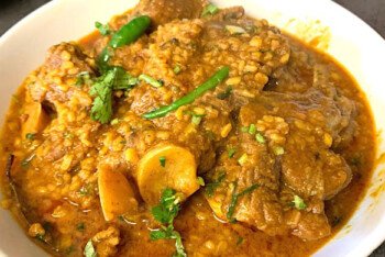 মুগ ডাল দিয়ে খাসির মাংস