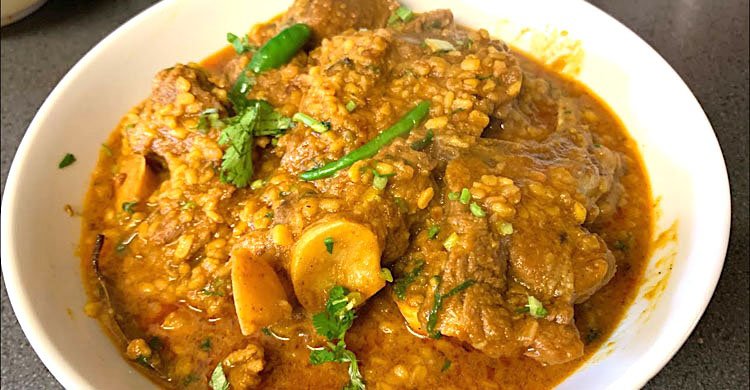 মুগ ডাল দিয়ে খাসির মাংস