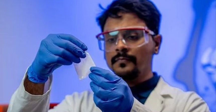 হিউস্টন বিশ্ববিদ্যালয়ের বাংলাদেশি বিজ্ঞানীর হাত ধরে এলো প্লাস্টিকের সম্ভাব্য বিকল্প