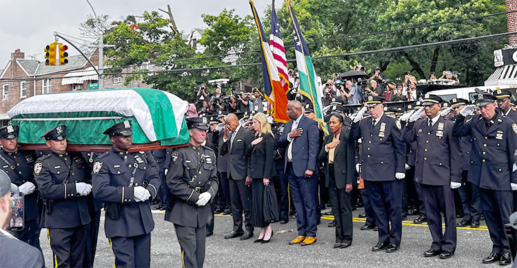 নিহত বাংলাদেশী আমেরিকান পুলিশ কর্মকর্তা দিদারুলকে চোখের জলে শেষ বিদায় জানাল নিউইয়র্ক