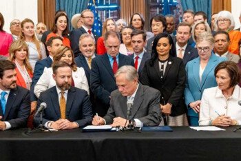 চীন থেকে আসা নাগরিক ও কোম্পানিগুলোকে টেক্সাসে সম্পত্তি কেনা ও এক বছরের বেশি সময়ের জন্য ভাড়া নেওয়া নিষিদ্ধ