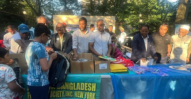 নিউইয়র্কে শিক্ষার্থীদের জন্য জ্যামাইকা বাংলাদেশ ফ্রেন্ডস সোসাইটির ‘ব্যাক টু স্কুল’ কর্মসূচি