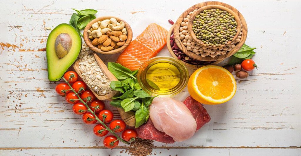 কোলন ক্যান্সারের ঝুঁকি কমায় যে ১০ খাবার