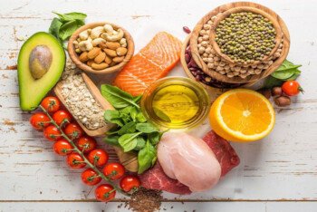 কোলন ক্যান্সারের ঝুঁকি কমায় যে ১০ খাবার