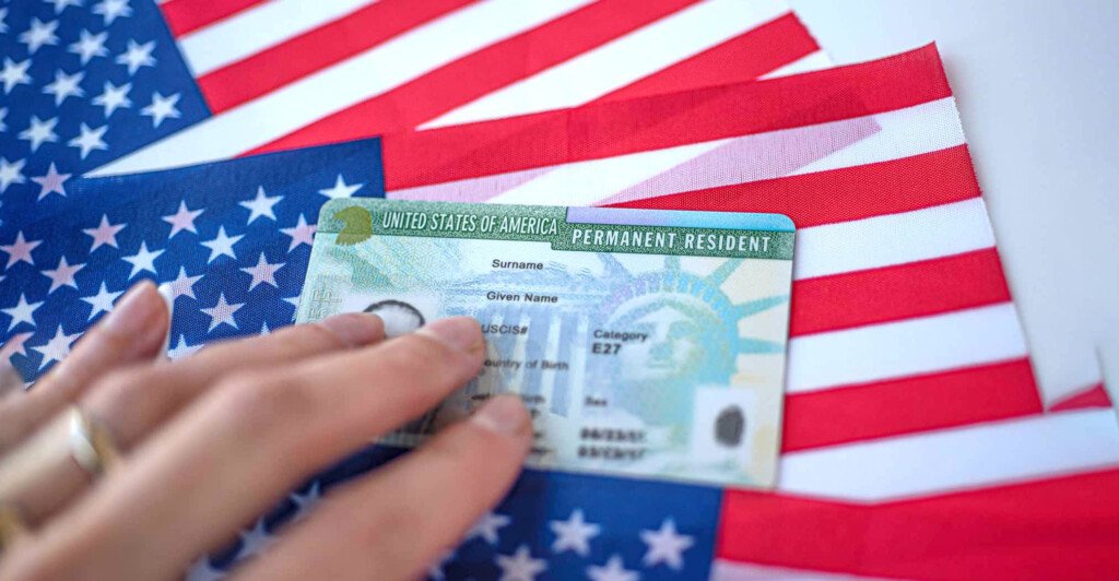 দম্পতিদের গ্রিন কার্ড পাওয়ার নিয়ম কঠোর করল যুক্তরাষ্ট্র
