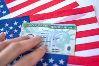 দম্পতিদের গ্রিন কার্ড পাওয়ার নিয়ম কঠোর করল যুক্তরাষ্ট্র
