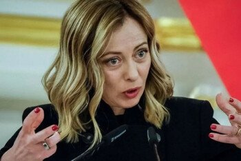 নিজের ছবি প্রাপ্তবয়স্কদের সাইটে প্রকাশে ক্ষেপলেন ইতালির প্রধানমন্ত্রী