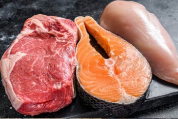 মাছ নাকি মাংস, কোনটা শরীরের জন্য বেশি জরুরী?