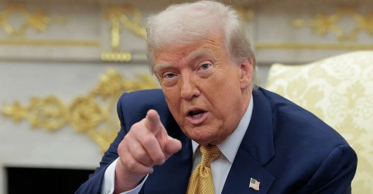 শুল্ক নিয়ে নিজের দেশকেই যেন ভয়াবহ মন্দার পথে নিয়ে যাচ্ছেন ট্রাম্প