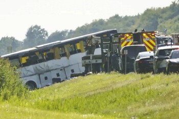 নিউইয়র্কে পর্যটকবাহী বাস দুর্ঘটনায় ভারতীয়সহ নিহত ৫