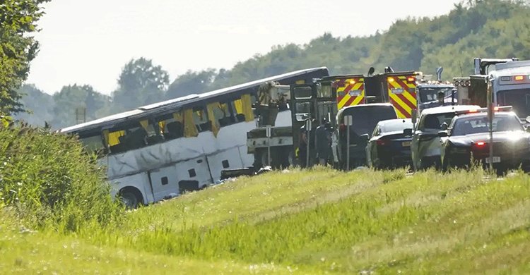 নিউইয়র্কে পর্যটকবাহী বাস দুর্ঘটনায় ভারতীয়সহ নিহত ৫