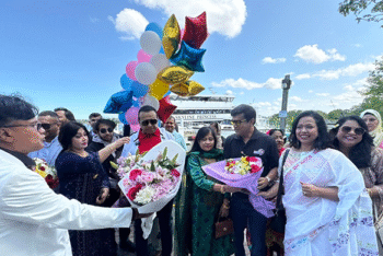 নিউইয়র্ক সিনিয়র এডাল্ট ডে কেয়ারের জমজমাট নৌবিহার