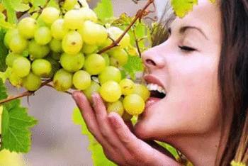 নিয়মিত আঙুর খেলে ক্যানসার প্রতিরোধসহ আরও যেসব উপকার