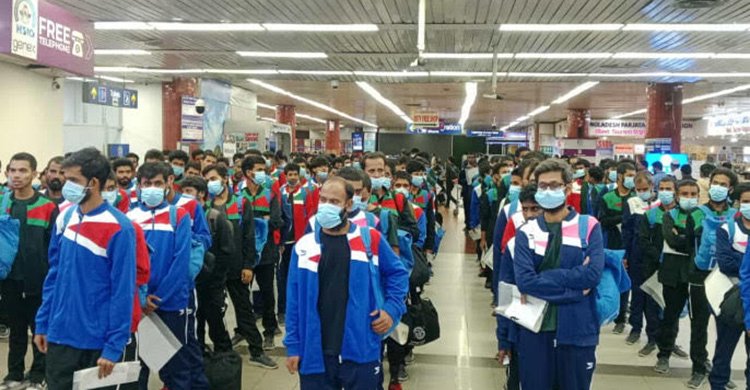 লিবিয়া থেকে দেশে ফিরলেন ১৭৬ বাংলাদেশি