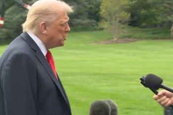 সম্পদ বৃদ্ধি নিয়ে প্রশ্ন করায় অস্ট্রেলিয়ার সাংবাদিকের ওপর খেপলেন ট্রাম্প, বললেন ‘চুপ’