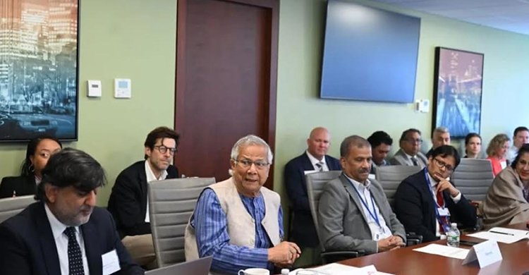 অর্থ উপার্জনকারীদের হাতে স্বাস্থ্যসেবা ছেড়ে দেওয়া উচিত নয় – নিউ ইয়র্কে বাংলাদেশের প্রধান উপদেষ্টা অধ্যাপক মুহাম্মদ ইউনূস