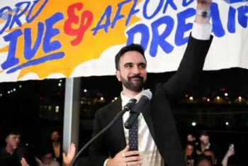 নিউ ইয়র্ক সিটি মেয়র নির্বাচনে ক্রমশ অপ্রতিরোধ্য হয়ে উঠছেন জোহরান মামদানি