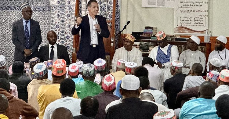 নিউইয়র্কে প্রথমবারের মতো মসজিদে গেলেন মেয়র প্রার্থী কুমো, কী বলছেন মুসলিমরা