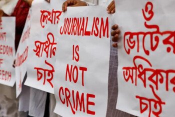 বাংলাদেশে সাংবাদিকদের বিরুদ্ধে চার ‘হাতিয়ার’: হামলা, মামলা, হুমকি, মব