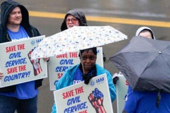 ব্রেইন ড্রেইন’ এর কবলে যুক্তরাষ্ট্র, ট্রাম্পের নীতির জেরে চাকরি ছেড়েছেন প্রায় ১ লাখ সরকারি কর্মী