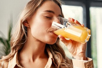 কোলেস্টেরল ও রক্তচাপ নিয়ন্ত্রণে সাহায্য করে কমলালেবুর রস