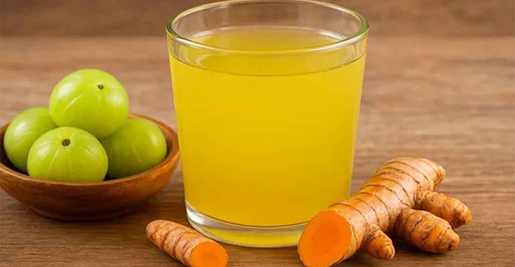 খালি পেটে হলুদ-আমলকীর পানি পানে যেসব উপকার