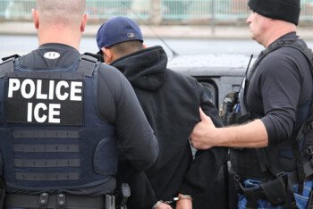 যুক্তরাষ্ট্রজুড়ে জানুয়ারি থেকে ৫ লাখ বসবাসের অবৈধ অভিবাসী গ্রেপ্তার