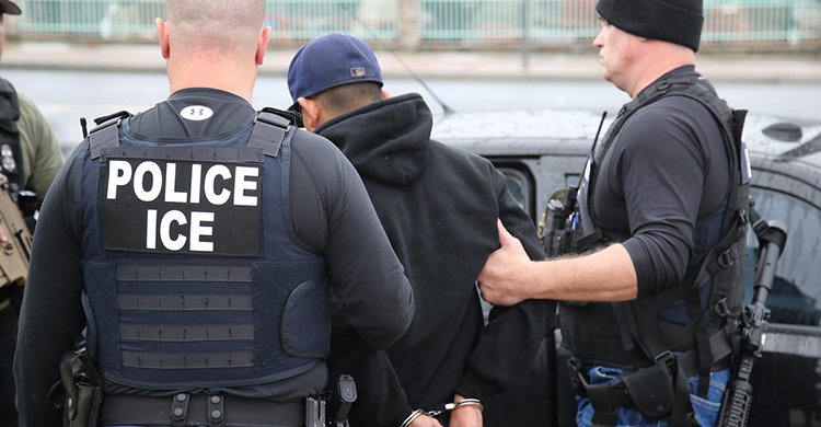 যুক্তরাষ্ট্রজুড়ে জানুয়ারি থেকে ৫ লাখ বসবাসের অবৈধ অভিবাসী গ্রেপ্তার