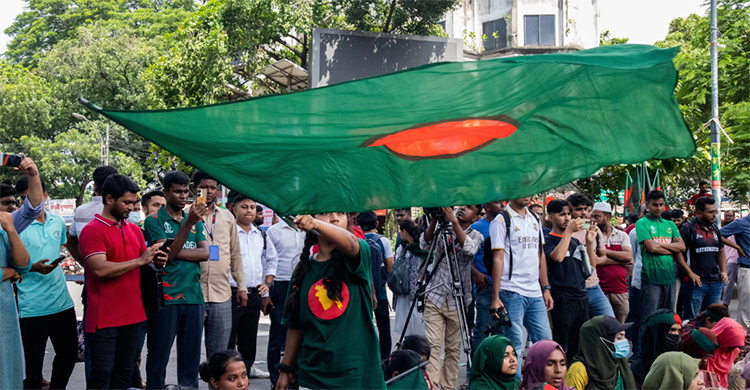 সংক্ষুব্ধ মানুষ, কিন্তু প্রকাশের পথ পাচ্ছে না