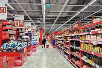 সম্ভাব্য তৃতীয় বিশ্বযুদ্ধের আশঙ্কায় খাদ্য মজুতের ঘোষণা সুইডেনের