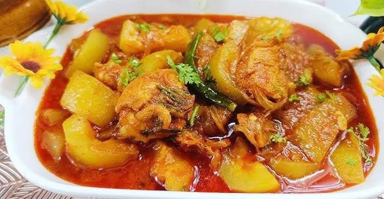 লাউ দিয়ে মুরগির ঝোল
