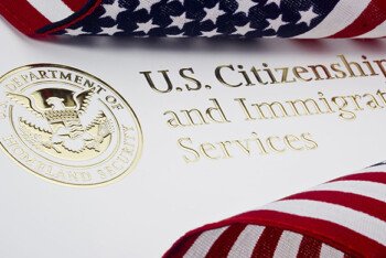 তৃতীয় বিশ্ব থেকে যুক্তরাষ্ট্রে অভিবাসন ‘স্থায়ীভাবে স্থগিত’ করায় কী প্রভাব পড়বে