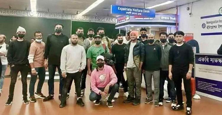 আরও ৩৯ বাংলাদেশিকে ফেরত পাঠালো যুক্তরাষ্ট্র, চলতি বছরে এপর্যন্ত ২২০ জন