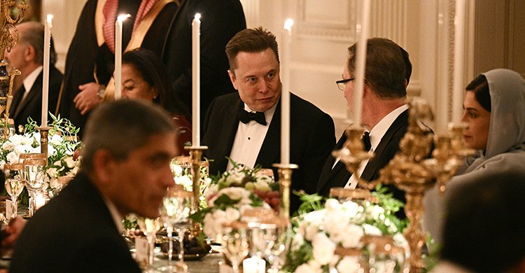 এমবিএসের সম্মানে ট্রাম্পের নৈশভোজে হাজির মাস্ক, সম্পর্কের বরফ গলছে কি