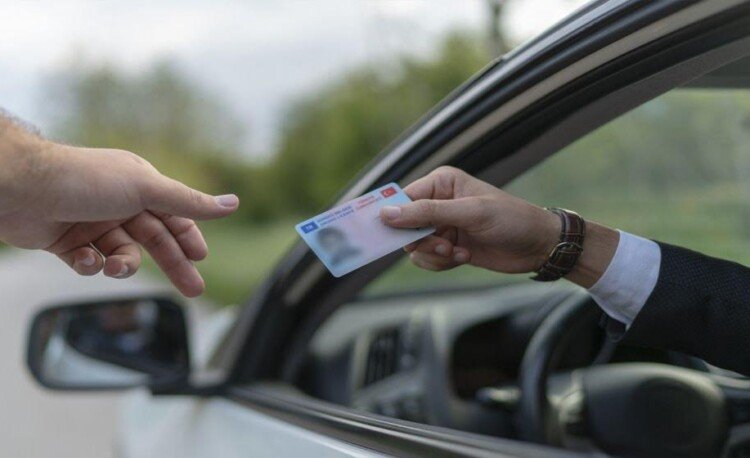 ক্যালিফোর্নিয়ায় ১৭ হাজার অভিবাসীর ড্রাইভিং লাইসেন্স বাতিল