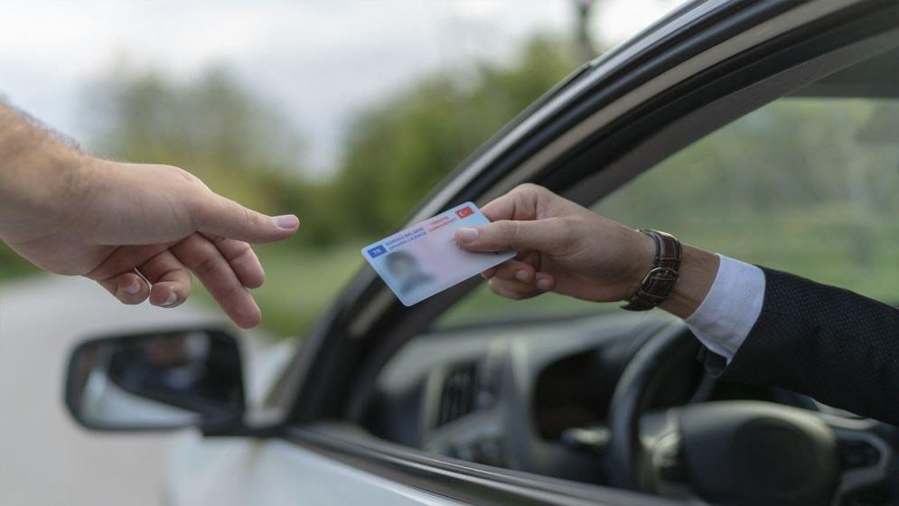 ক্যালিফোর্নিয়ায় ১৭ হাজার অভিবাসীর ড্রাইভিং লাইসেন্স বাতিল