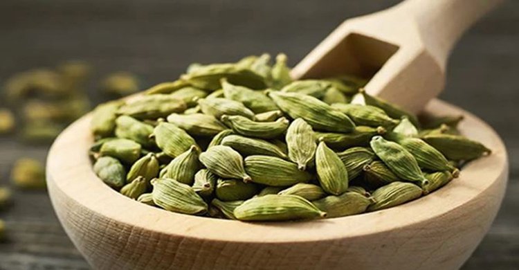 খাবার খাওয়ার পর এলাচ খেলে কী হয়?