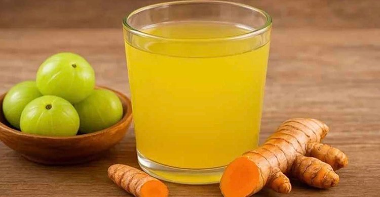 খালি পেটে হলুদ-আমলকীর পানি পানের যত উপকার