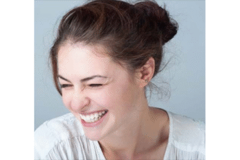 জেনে নিন হাসির স্বাস্থ্য উপকারিতা