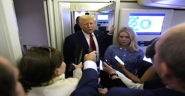 নারী সাংবাদিককে ‘শূকরছানা’ বললেন ট্রাম্প, ব্যাখ্যা দিল হোয়াইট হাউস