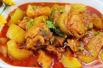 লাউ দিয়ে মুরগির ঝোল