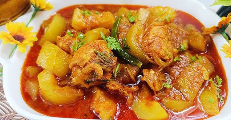 লাউ দিয়ে মুরগির ঝোল